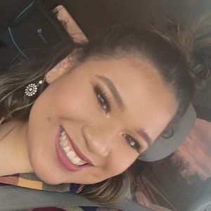 Meet your Posher, Nayeli